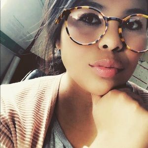 Meet your Posher, Lucy